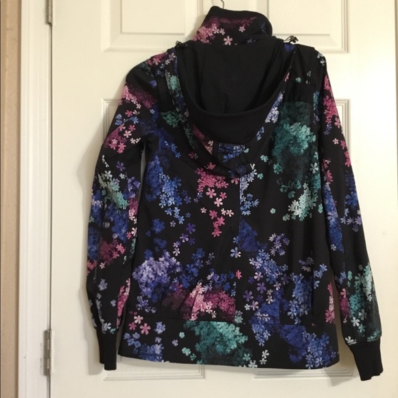 Lululemon Run: Bandit Jacket Sz.4 - Picture 3 of 10